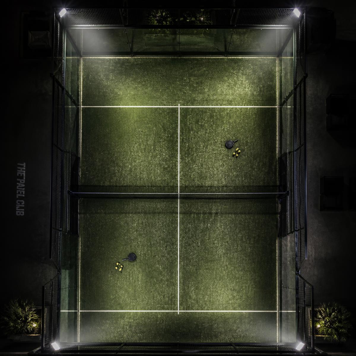 Padelcourt van bovenaf